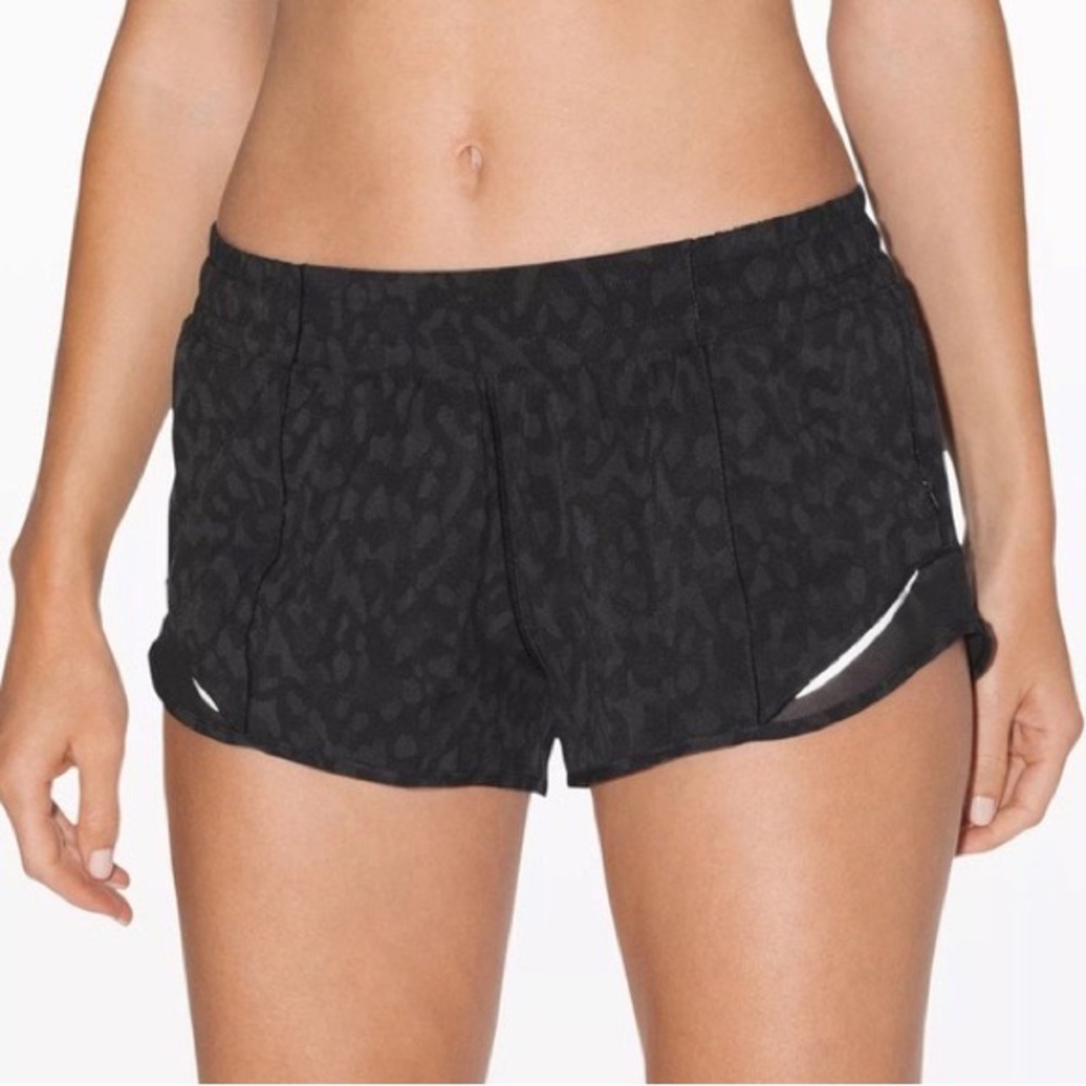 LULULEMON Hotty Hot Low-Rise Lined Short 2.5" black pattern